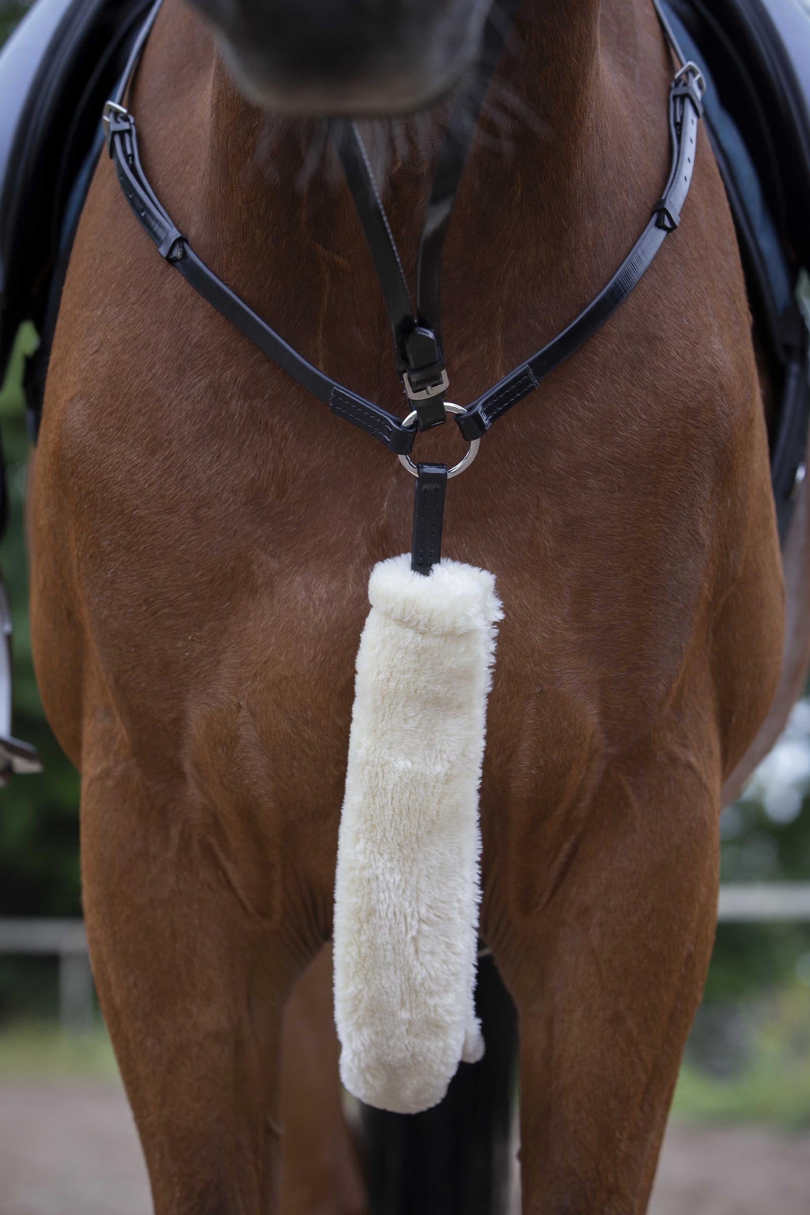 EQUITHÈME Teddy Hunting Breastplate Sleeve Bridles & Reins