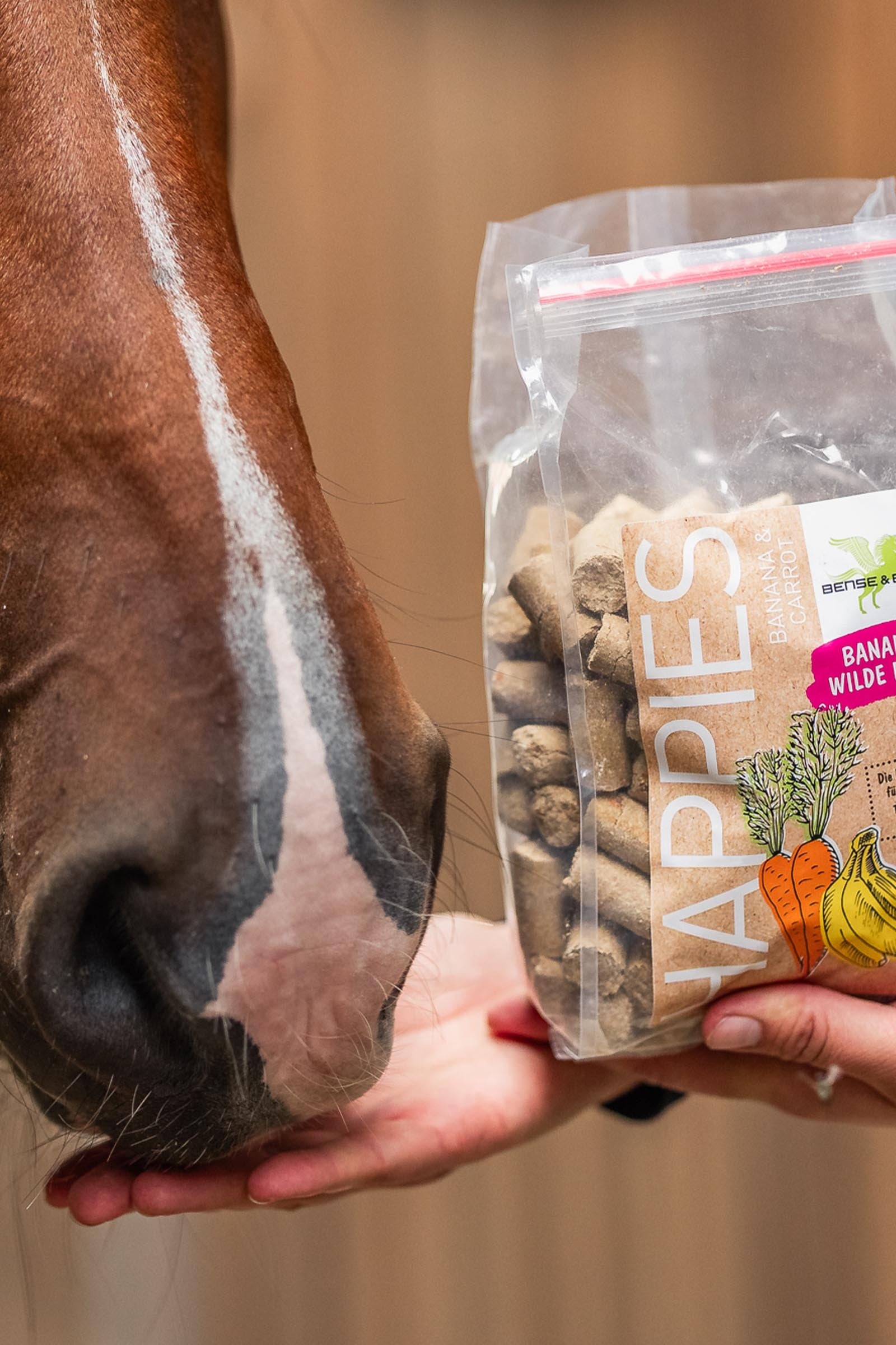 Bense & Eicke Happies Banana Wild Carrot, 1kg Horse Feed & Nutrition