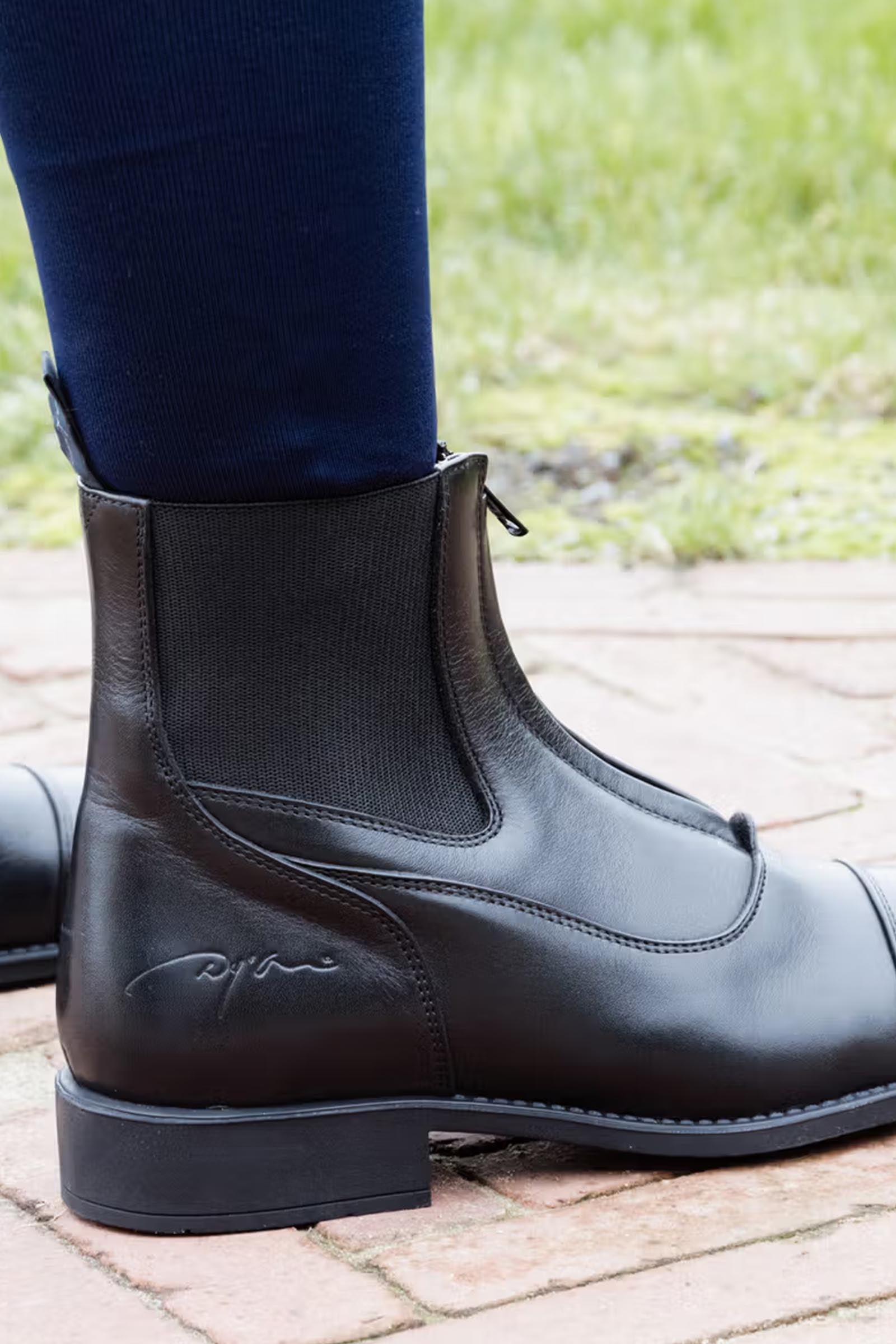Dy'on Short Boots With Front Zipper Riding Boots & Riding Shoes