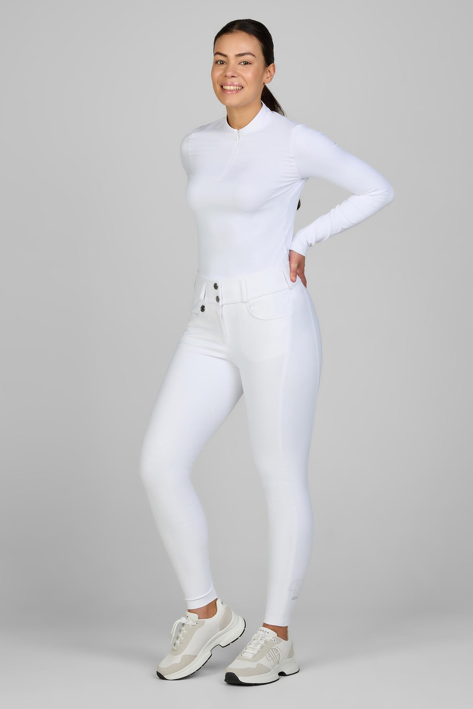 Model shot 2