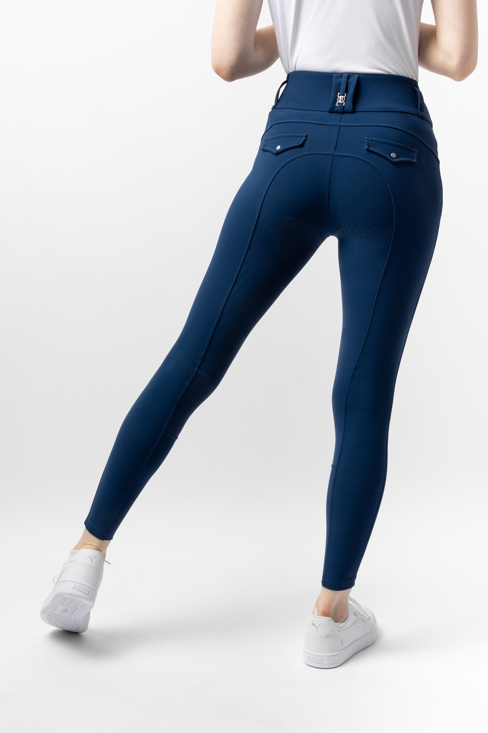 Model shot 3