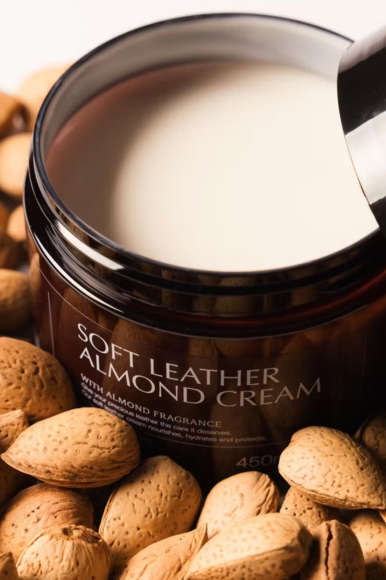 Grooming Deluxe Soft Leather Almond Cream, 450 ml Horse Health Care