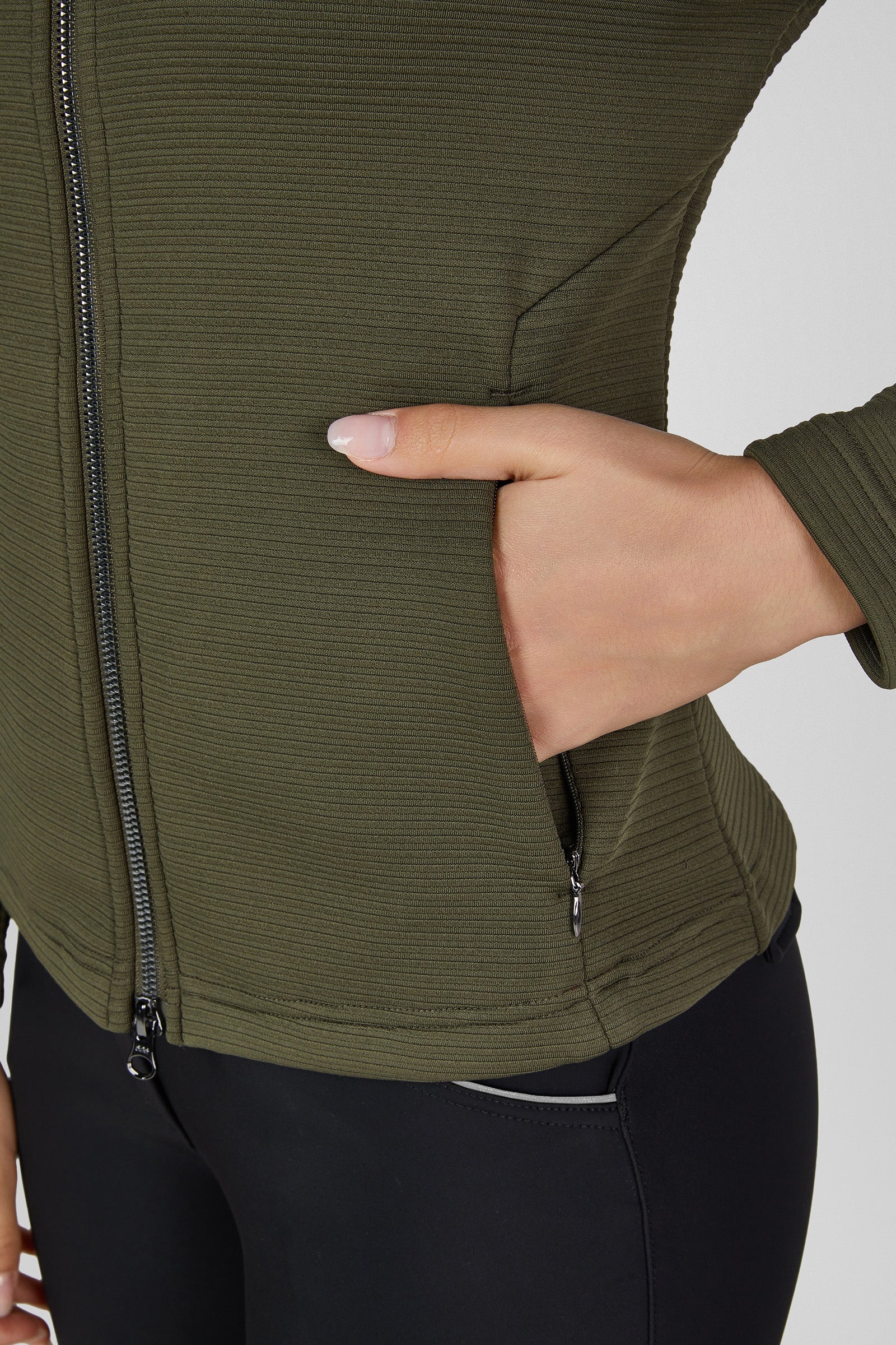Model shot 4